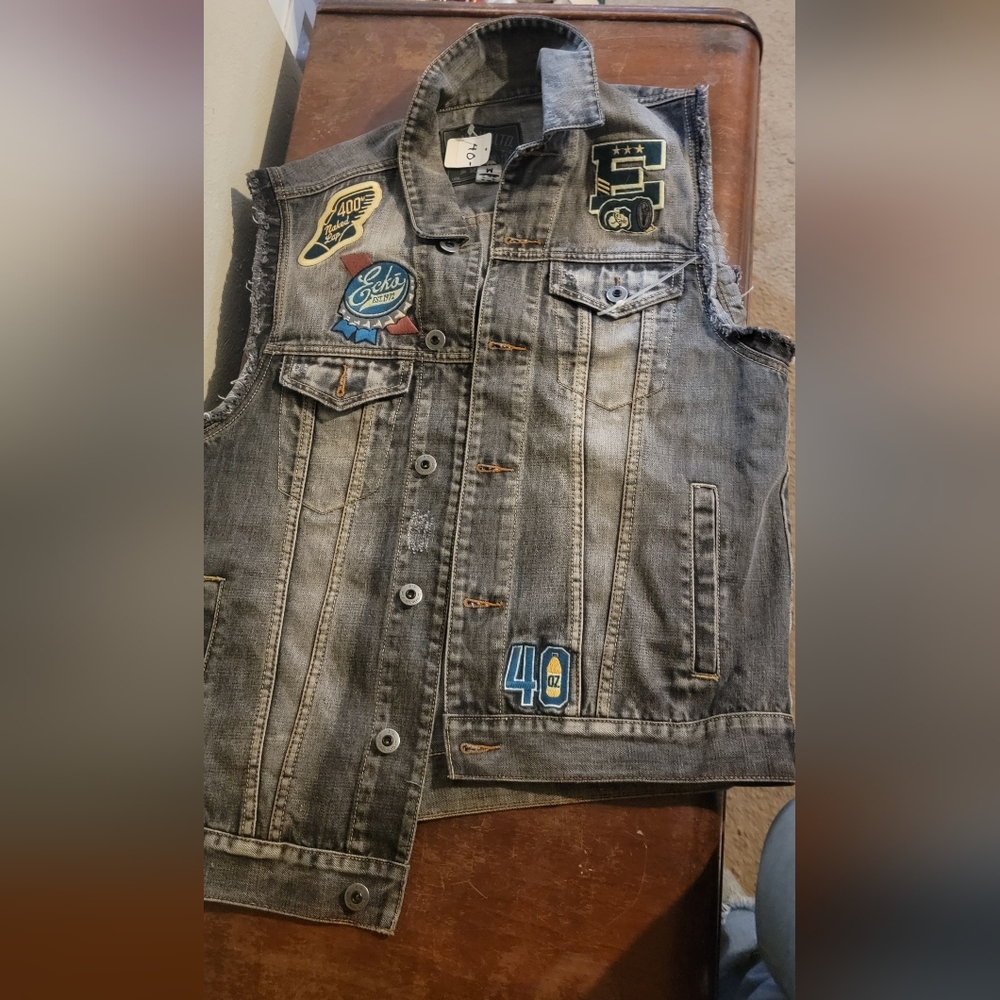 MENS ECKO UNLTD EMBROIDERED PATCHES DISTRESSED DENIM CHARCOAL VEST SIZE M